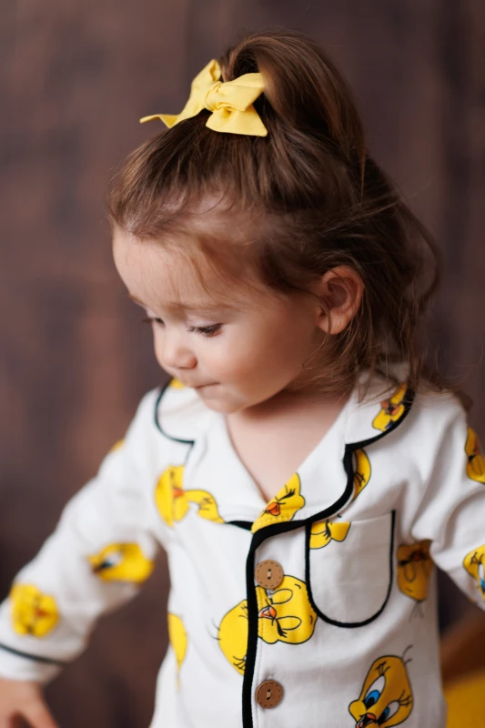 %100 Pamuk Yumuşak Doku Tweety Baskılı Rahat Kalıp Kruvaze Yaka Mevsimlik Unisex Bebek Pijama Takımı