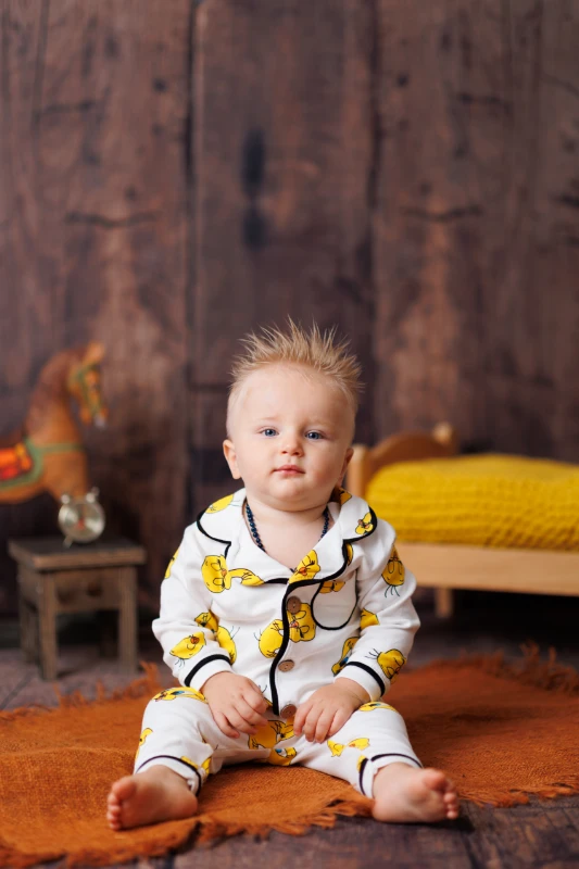 %100 Pamuk Yumuşak Doku Tweety Baskılı Rahat Kalıp Kruvaze Yaka Mevsimlik Unisex Bebek Pijama Takımı