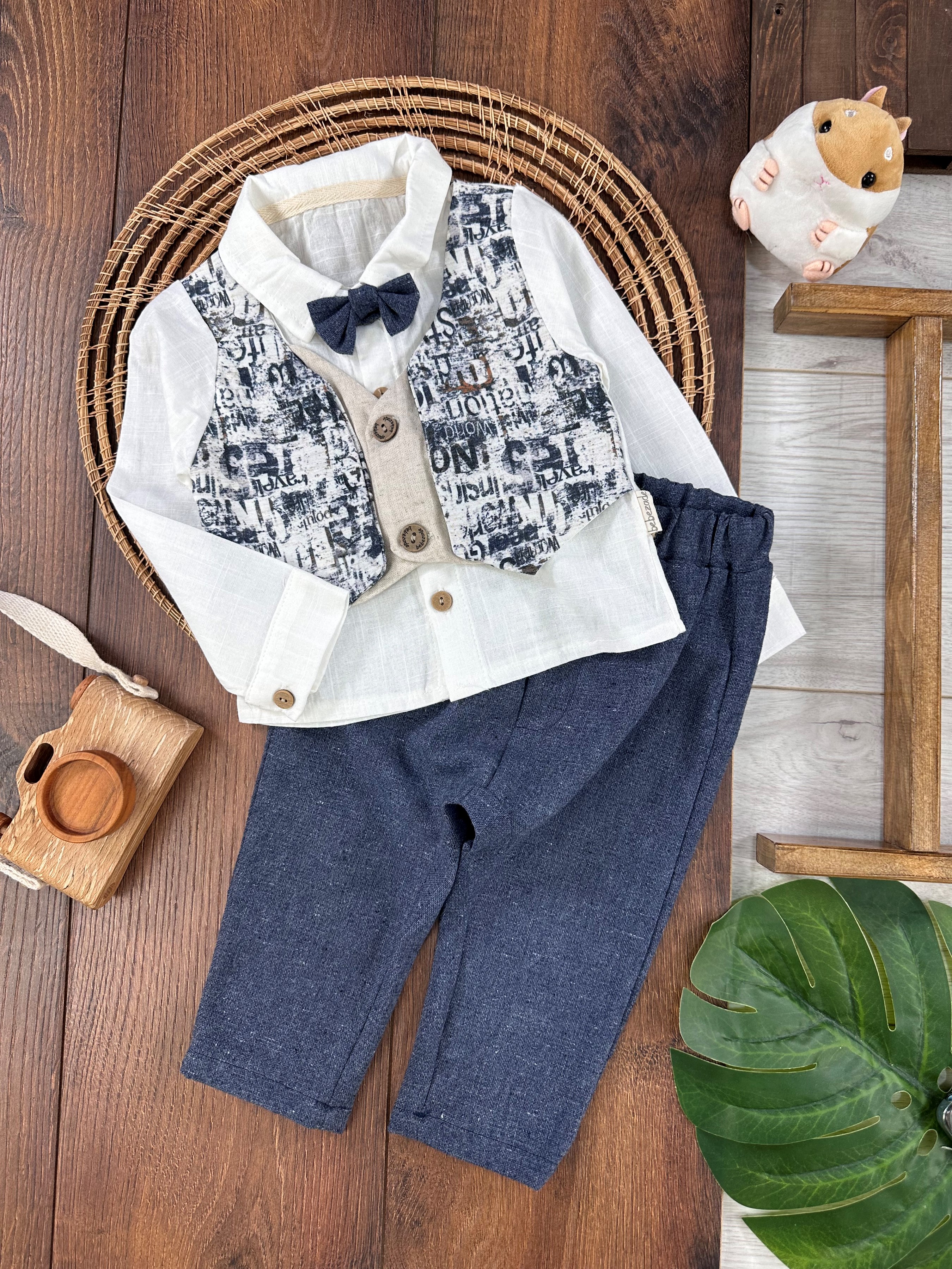 1Yaş Müslin Kumaş Sahte Yelekli Papyonlu Önden Düğmeli Erkek Takım - LACİVERT