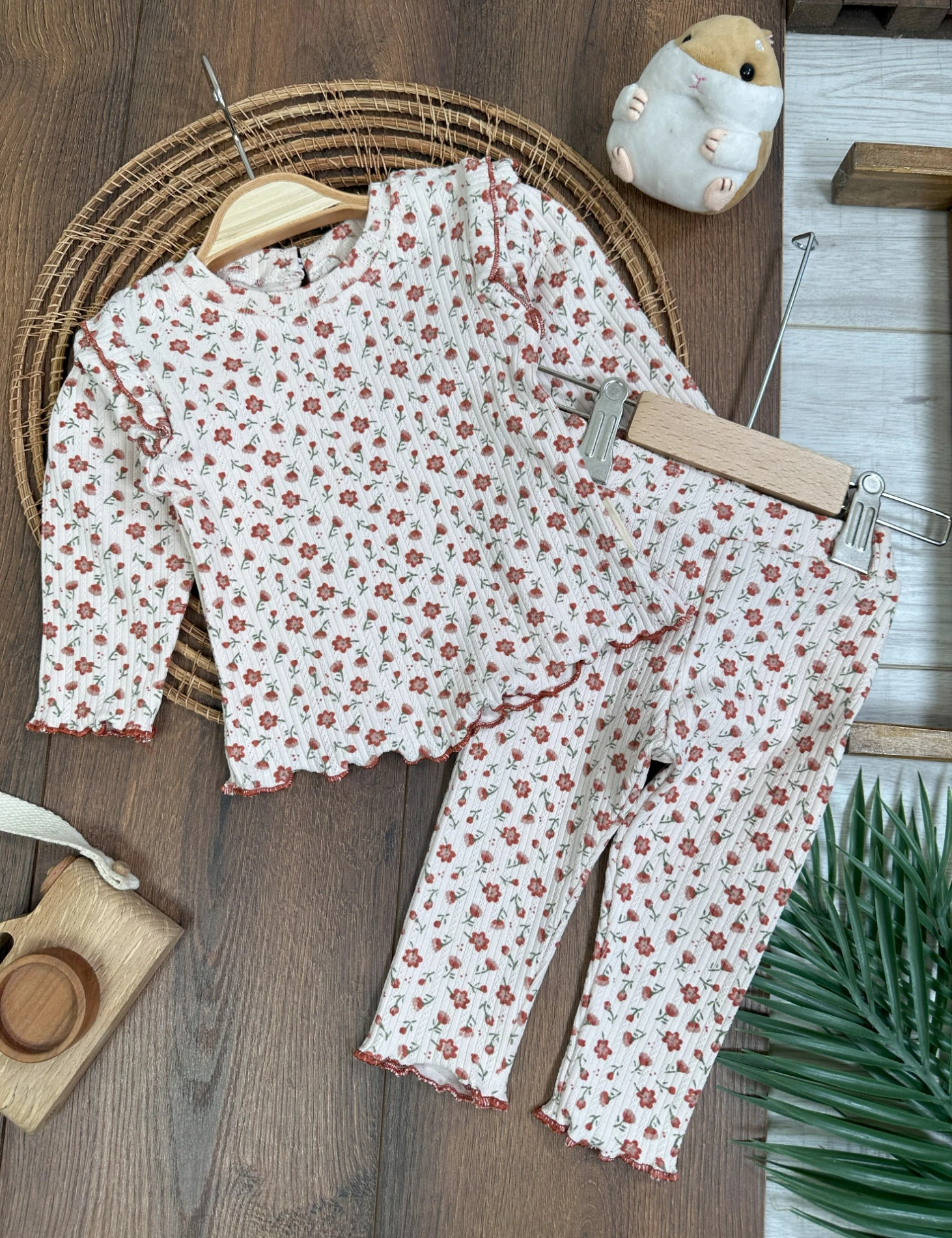 Kaşkorse Omuzdan Fırfırlı Esnek Çiçek Desen Mevsimlik Kız Bebek Alt/Üst 2li Takım - KIRMIZI