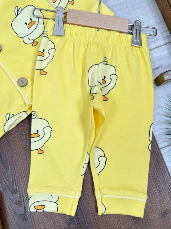 Civciv Baskılı %100 Pamuk Yumuşak Doku Kruvaze Yaka Önden Düğmeli Unisex Mevsimlik Pijama Takımı