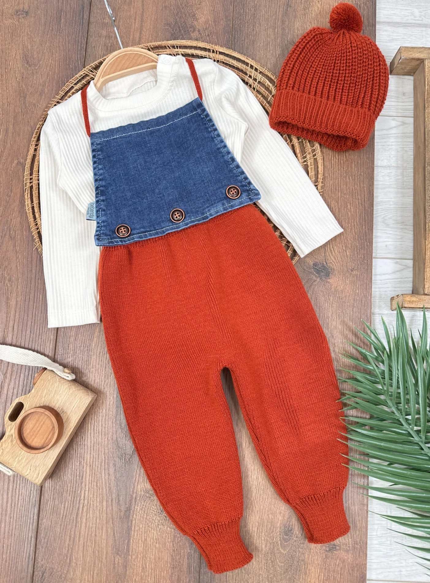 Triko Pantolon ve Bere Kaşkorse Badili Kot Detaylı Salopet Kışlık Kız Bebek-Çocuk Takım - KİREMİT