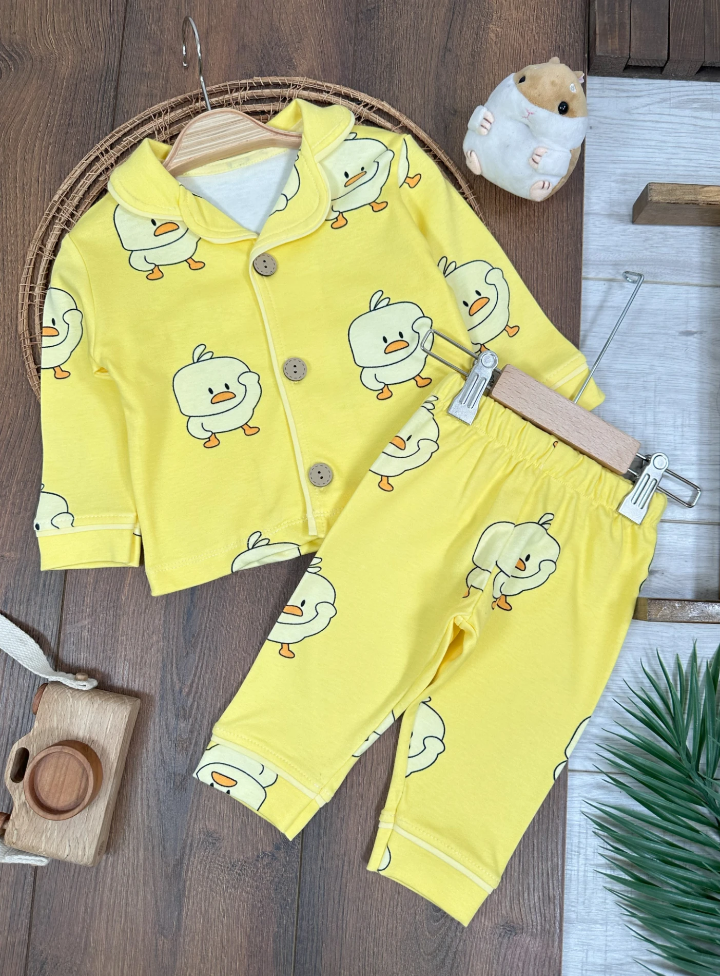 %100 Pamuk Yumuşak Doku Kruvaze Yaka Önden Düğmeli Mevsimlik Unisex Çocuk Pijama Takımı - SARI