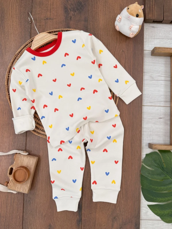 Kız Bebek Pijama TakımıMinik Kalpler Desenli %100 Pamuk Mevsimlik Pijama Takımı