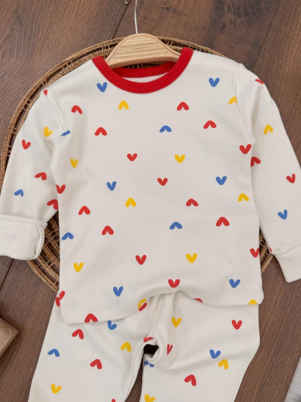 Kız Bebek Pijama TakımıMinik Kalpler Desenli %100 Pamuk Mevsimlik Pijama Takımı