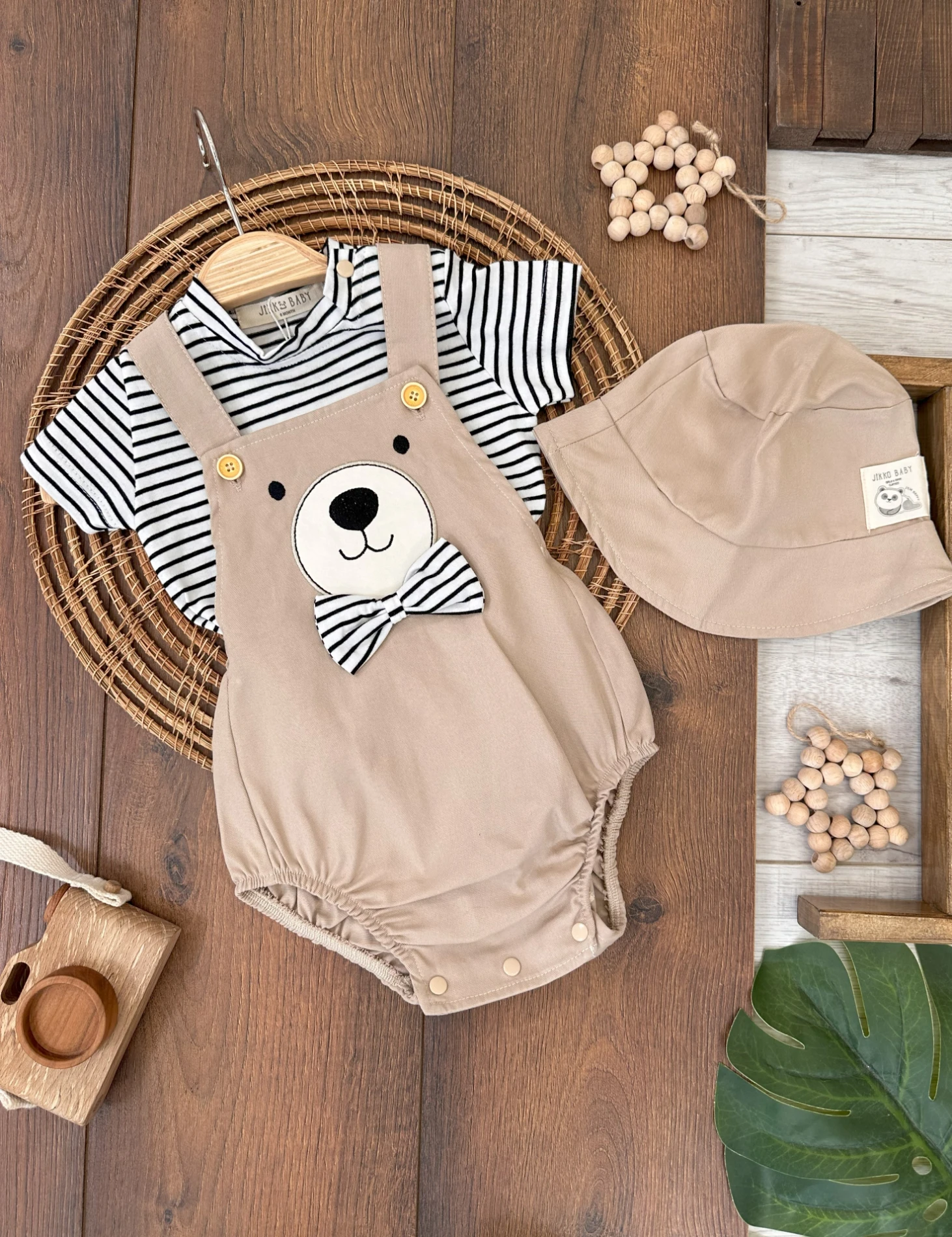 Safari Şapkalı Merserize Tshirt  Papyonlu Ayıcık Figürlü Keten Erkek Bebek Salopet Takım