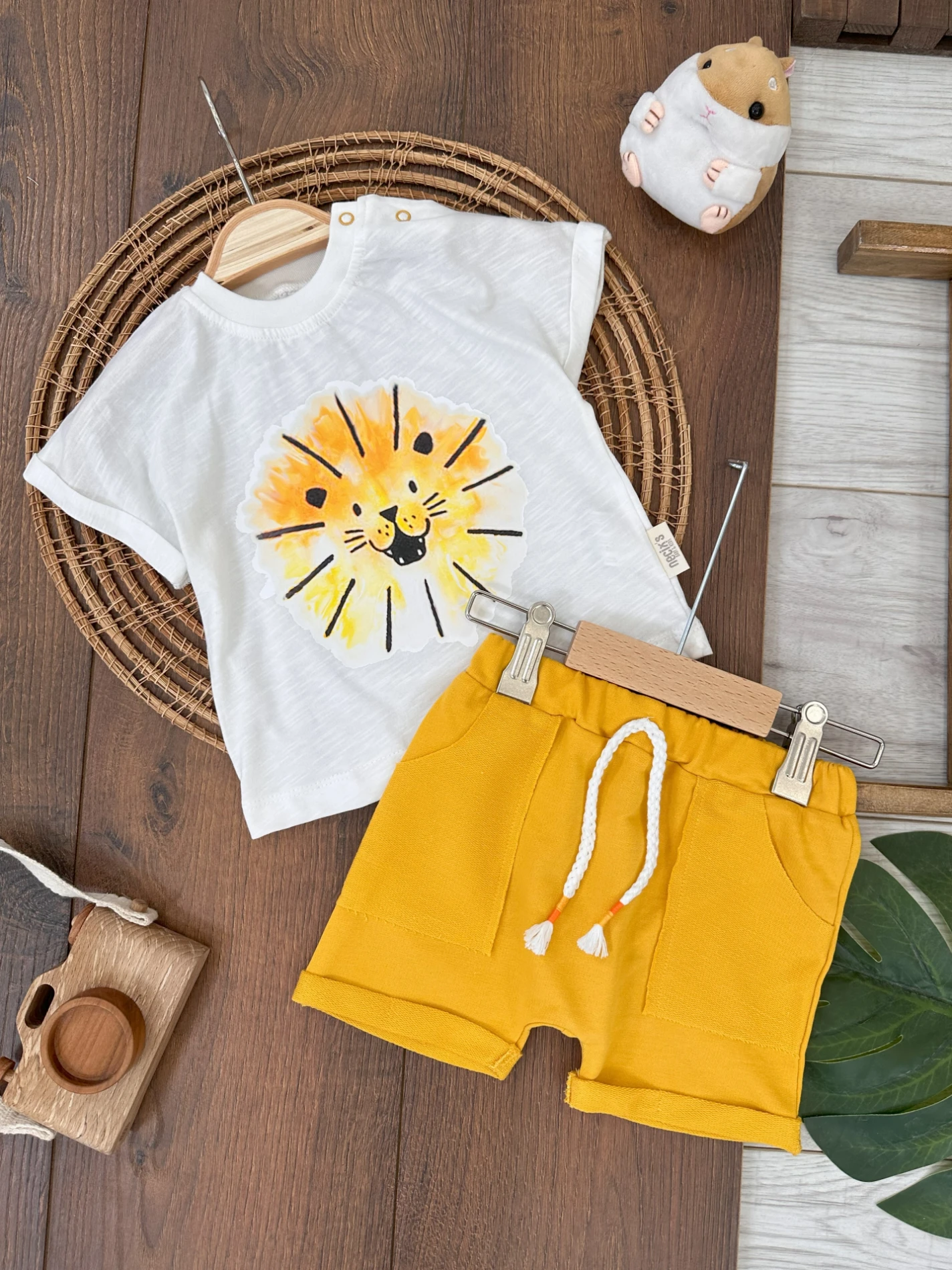 Aslan Baskılı Omuzdan Çıtçıtlı Yazlık Erkek Bebek Takım - SARI