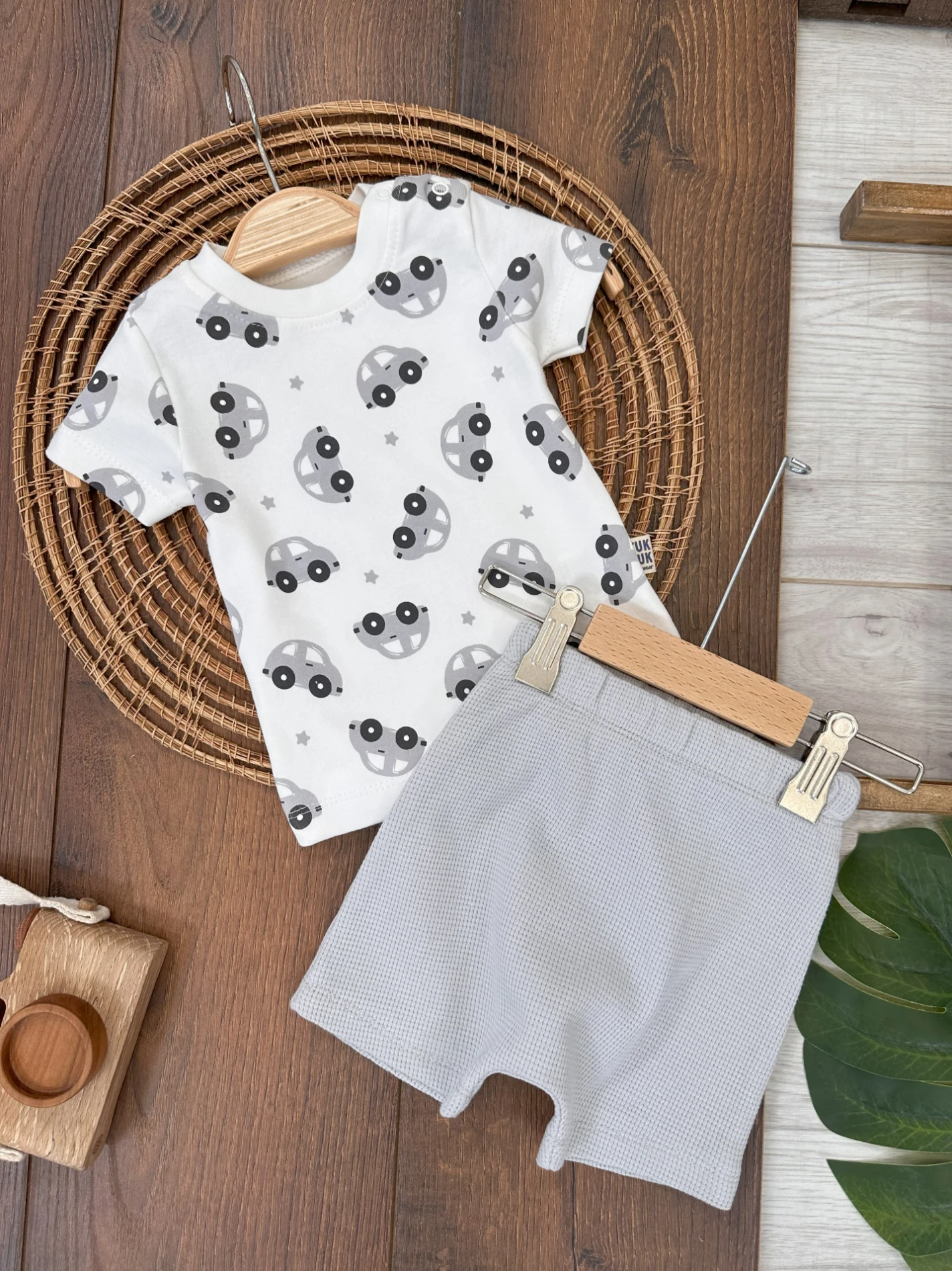 Araba Baskılı Omuzdan Çıtçıtlı Waffle Şortlu Yazlık Erkek Bebek Takım - GRİ