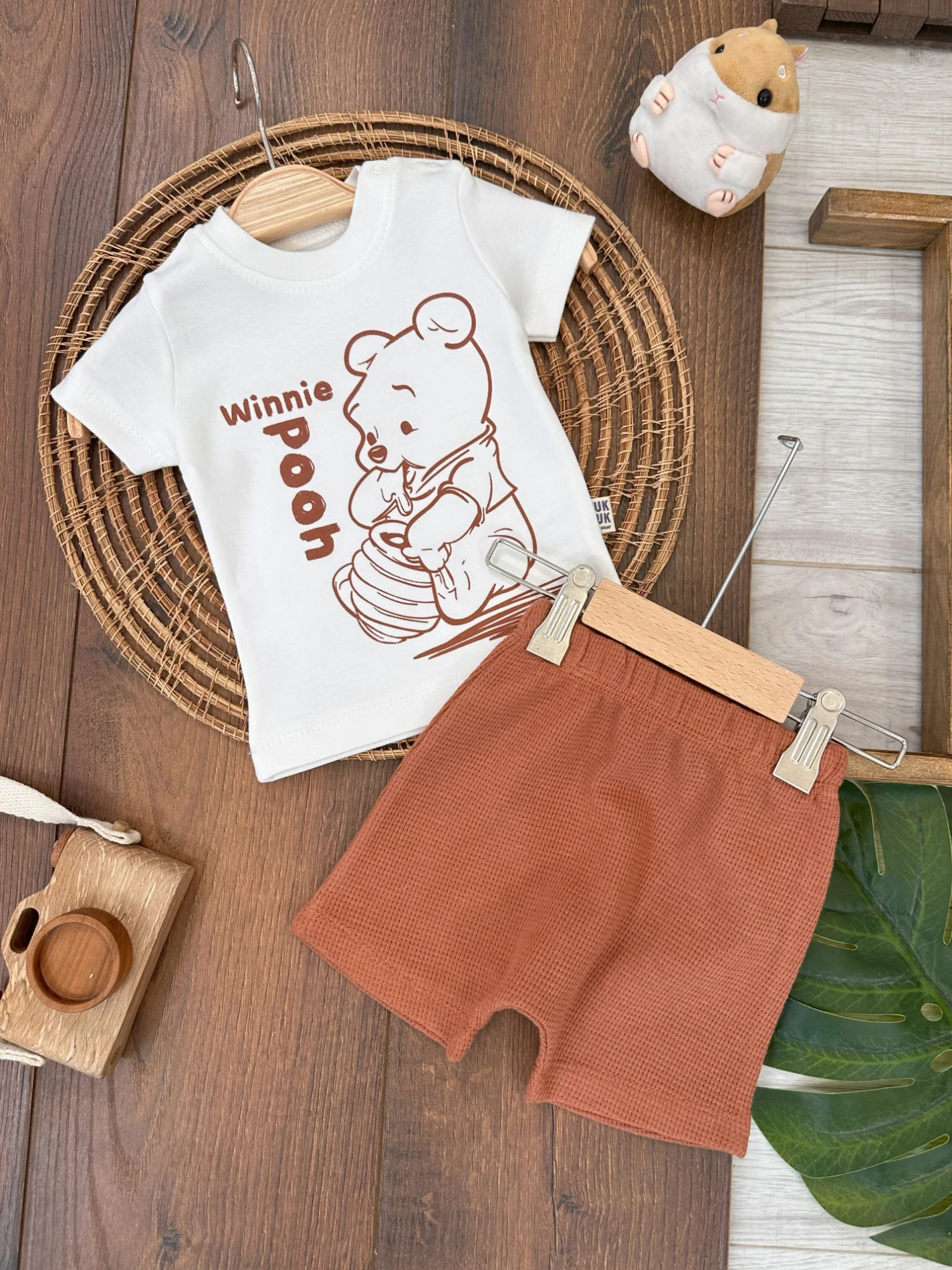 Pooh Baskılı Omuzdan Çıtçıtlı Waffle Şortlu Yazlık Erkek Bebek Takım - KAHVE