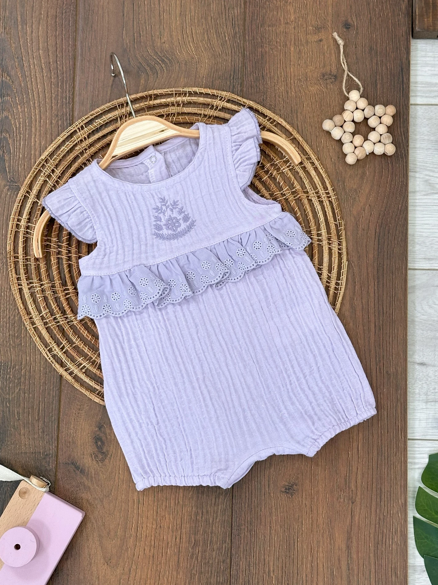 Müslin Nakış İşlemeli Fistolu Alttan Çıtçıtlı Yazlık Kız Bebek Tulum - LİLA