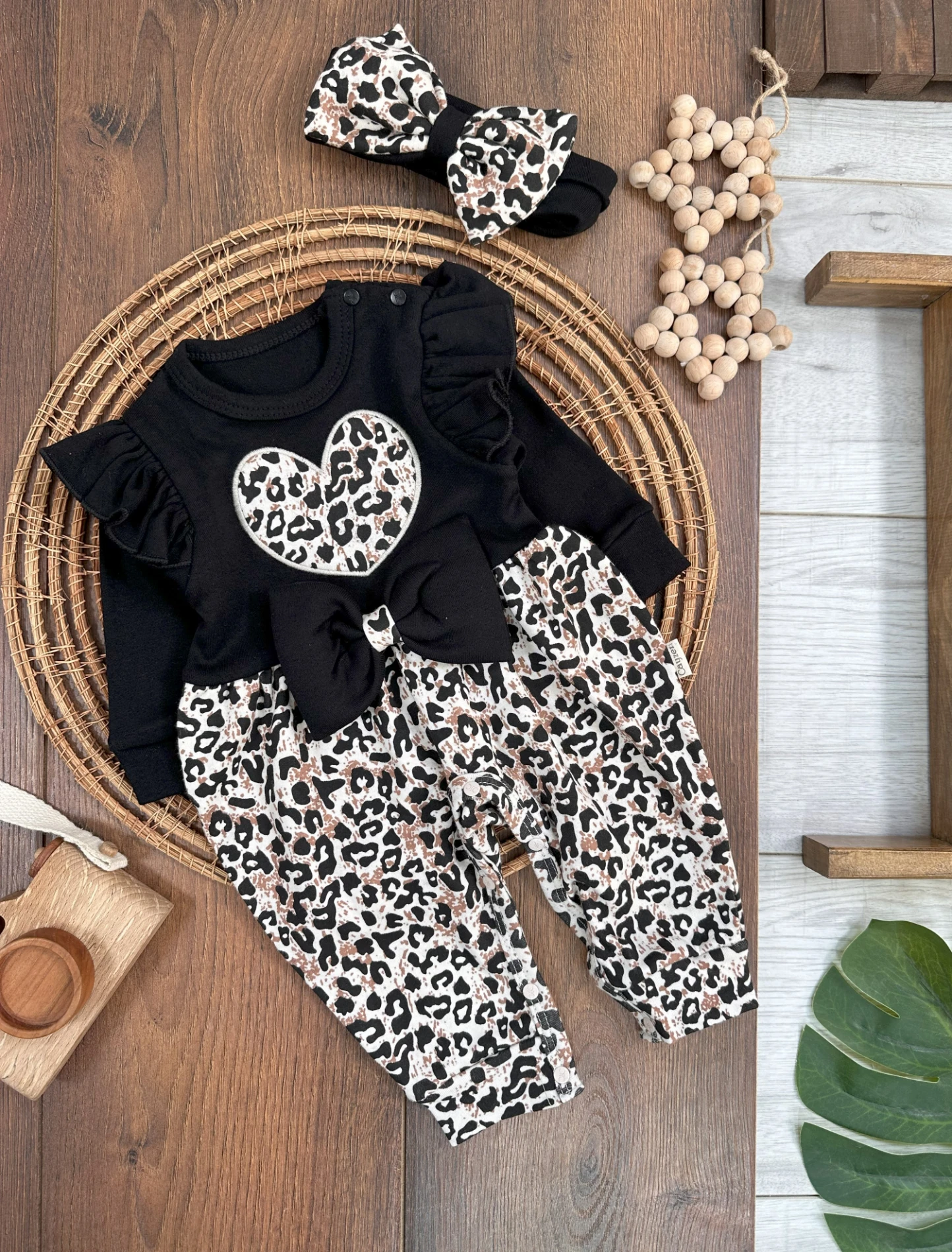Leopar Desen Badanalı Kalp Detaylı Alttan Çıtçıtlı Kız Bebek Tulum - SİYAH