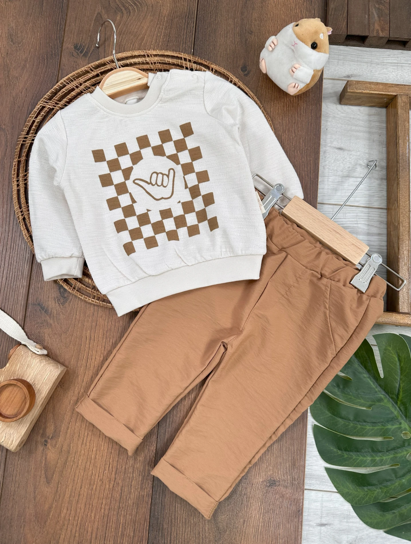 Dama Desenli Omuzdan Çıtçıtlı Paraşüt Kumaş Pantolon Özgün 2li Erkek Bebek Takım - SÜTLÜ KAHVE