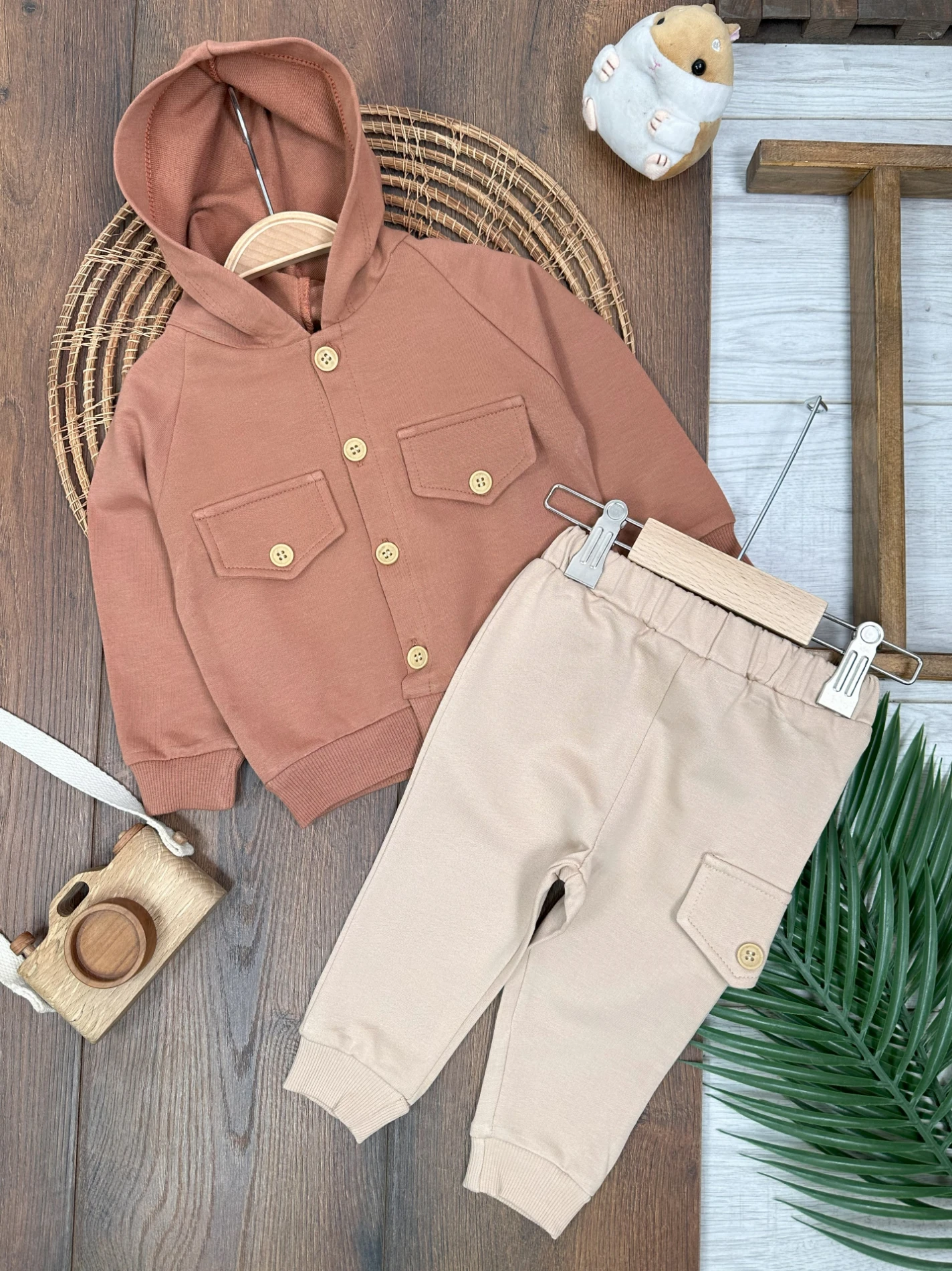Cep Detaylı Kapüşonlu Önden Düğmeli Mevsimlik 2li Erkek Bebek Takım