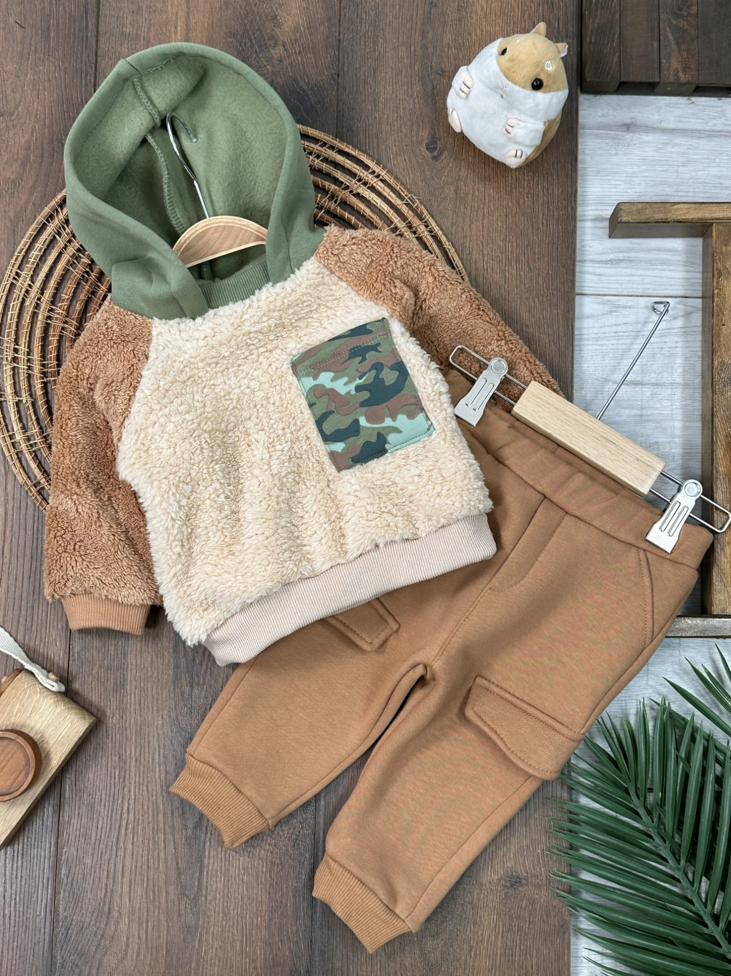Pelüş Kapüşonlu 3 İplik İçi Pamuklu Pantolon Kışlık Erkek Bebek Takım - KAHVE