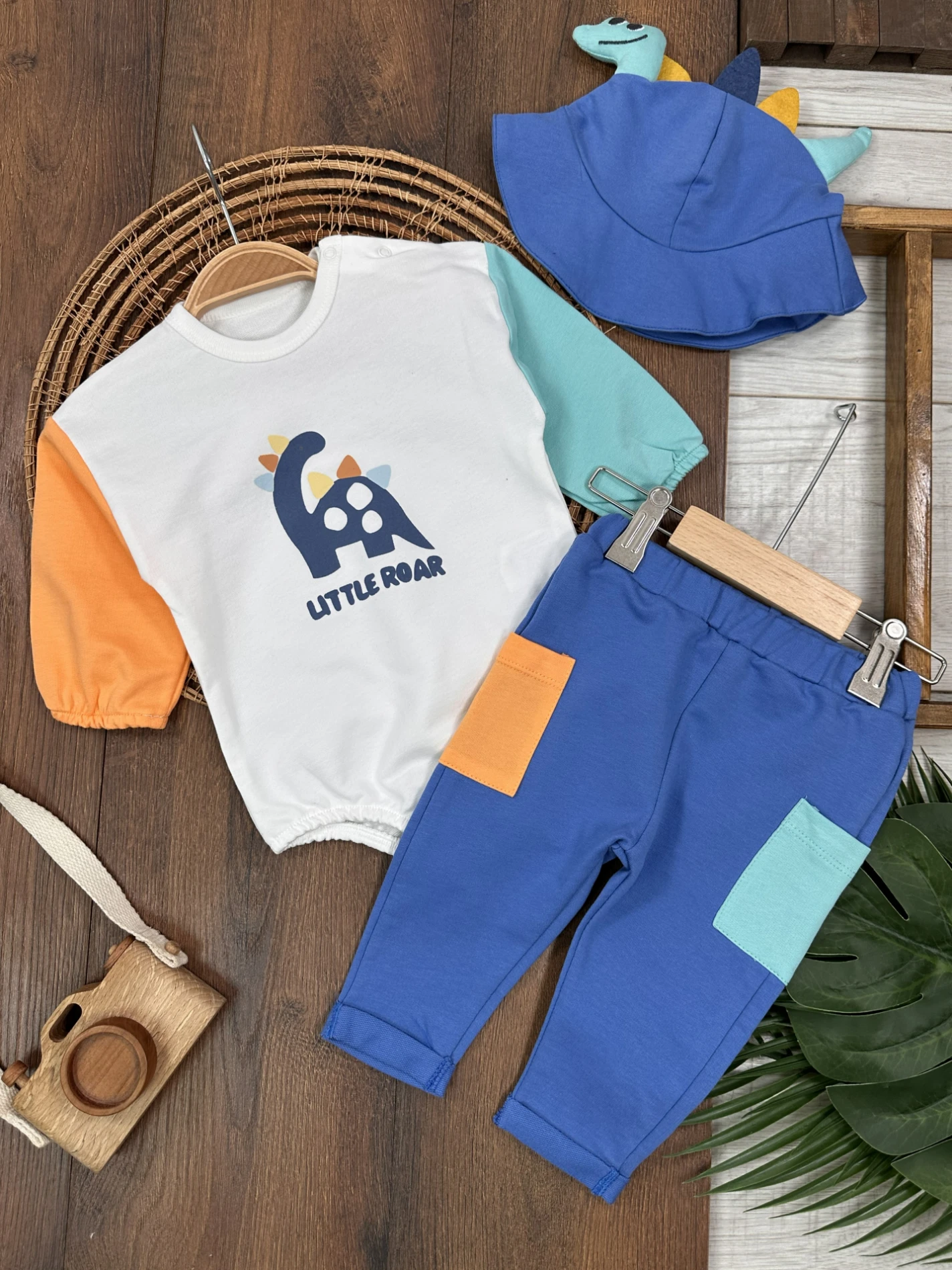 Renkli Kol Dinozor Figürlü Şapka Alttan Çıtçıtlı Mevsimlik Erkek Bebek Takım