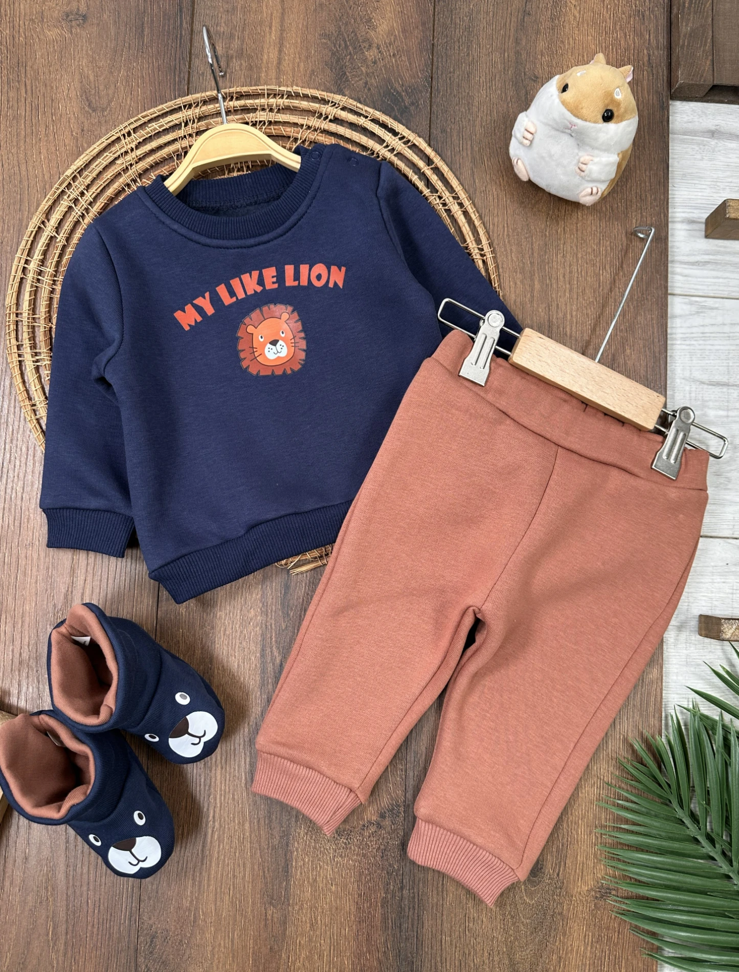 3 İplik İçi Şardonlu Panduf Patikli Aslan Baskılı Omuzdan Çıtçıtlı Kışlık Erkek Bebek Takım - LACİVERT