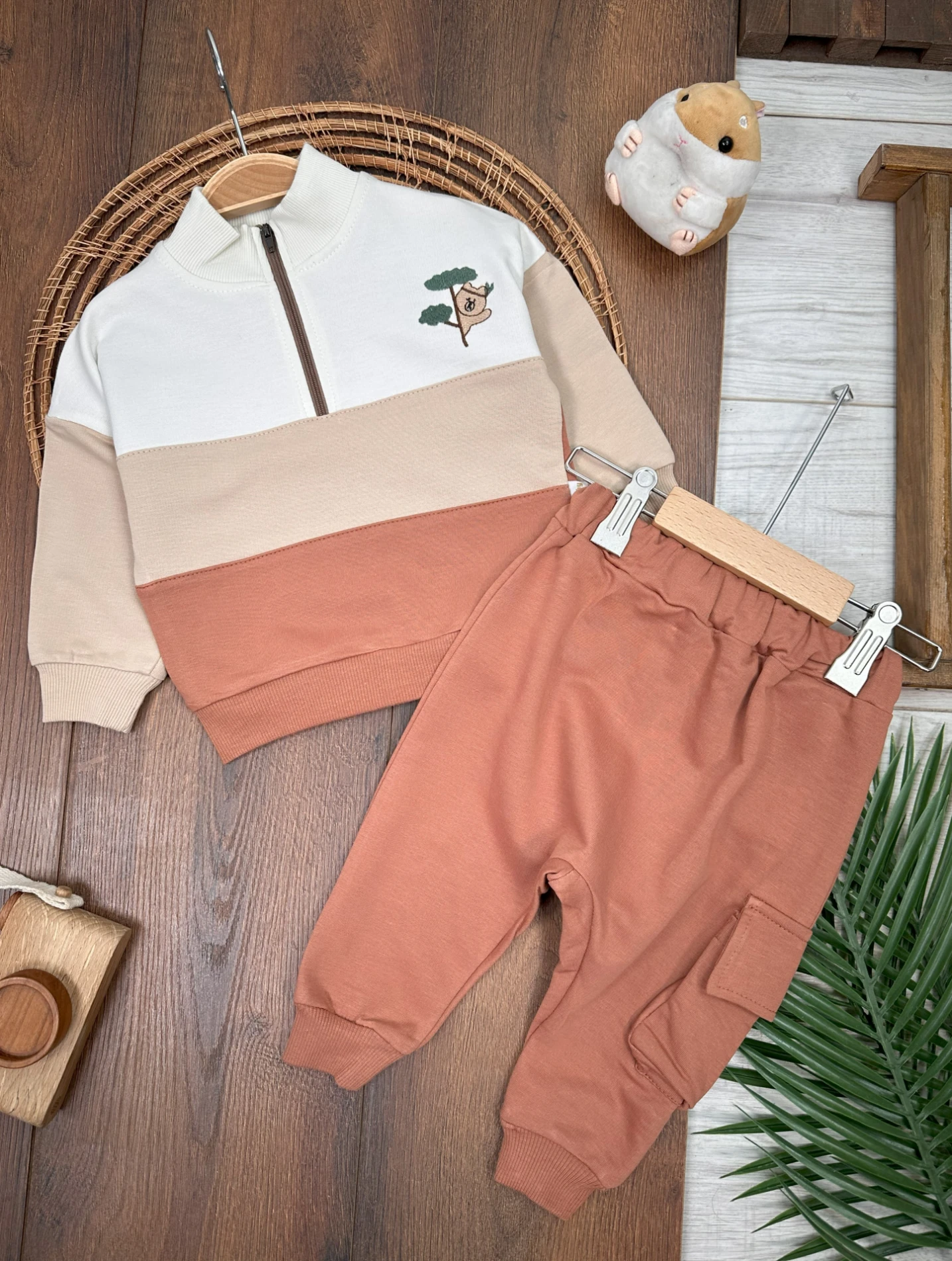 Yarım Fermuarlı Kampçı Ayıcık Nakışlı Bermuda Cepli Mevsimlik 2li Erkek Bebek Takım