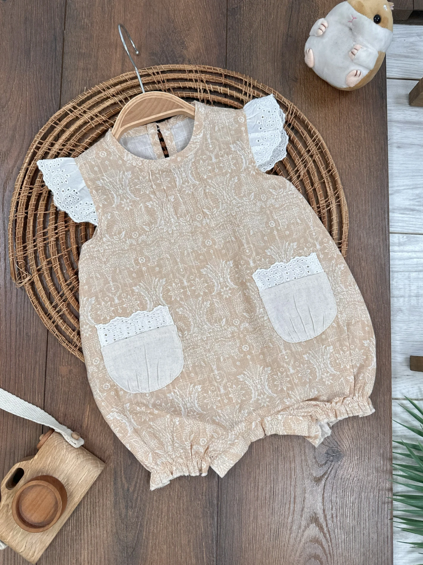 Etnik Desen Omuzdan Fırfırlı Alttan Çıtçıtlı Yazlık Kız Bebek Tulum