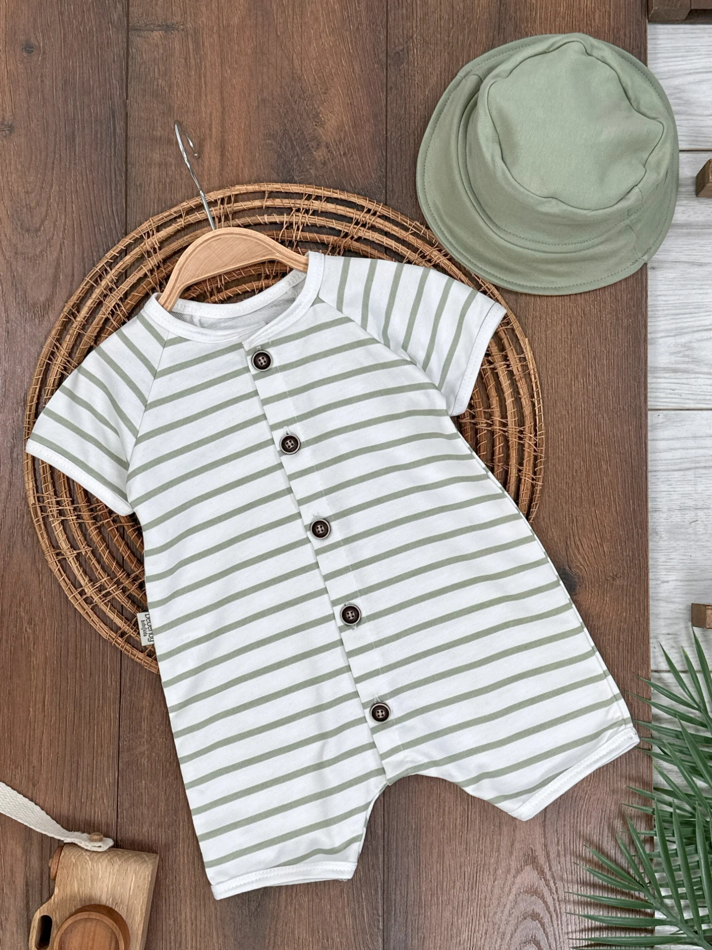 Çizgili Şapkalı Önden Düğmeli Yazlık Erkek Bebek Tulum - YEŞİL