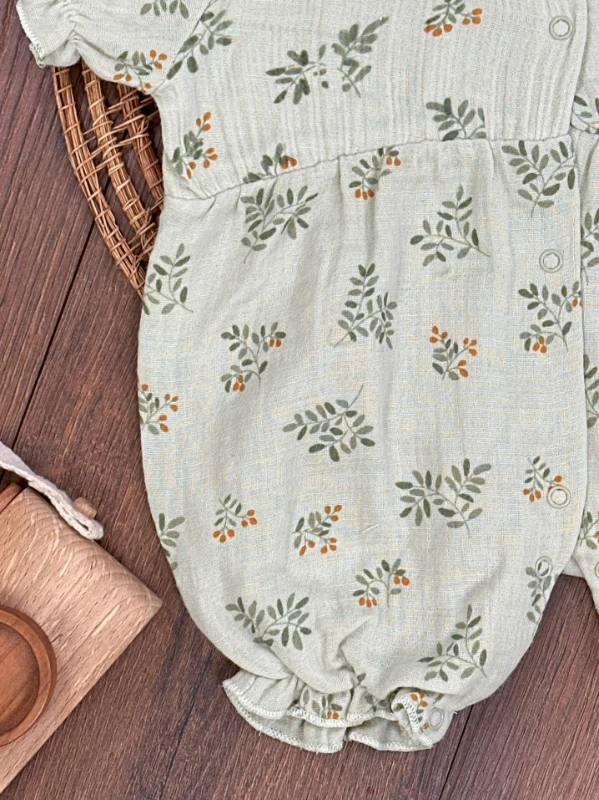 Müslin Çiçek Desenli Yaka Güpürlü Alttan Çıtçıtlı Yazlık Kız Bebek Tulum