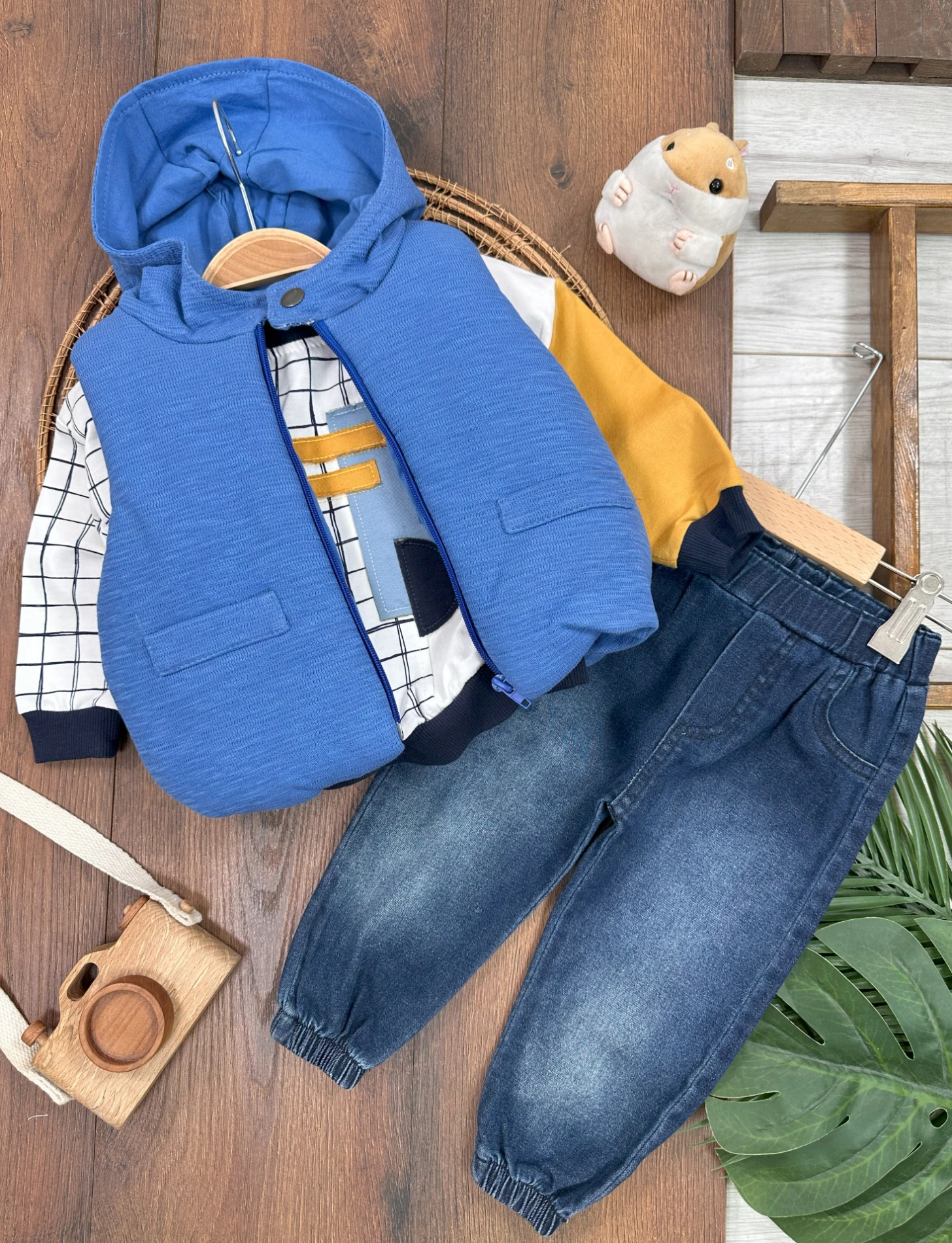 Şişme Yelek Kapüşonlu Fermuarlı Ekose Sweatshirt Likralı Kot Pantolon 3lü Erkek Bebek Takım - MAVİ