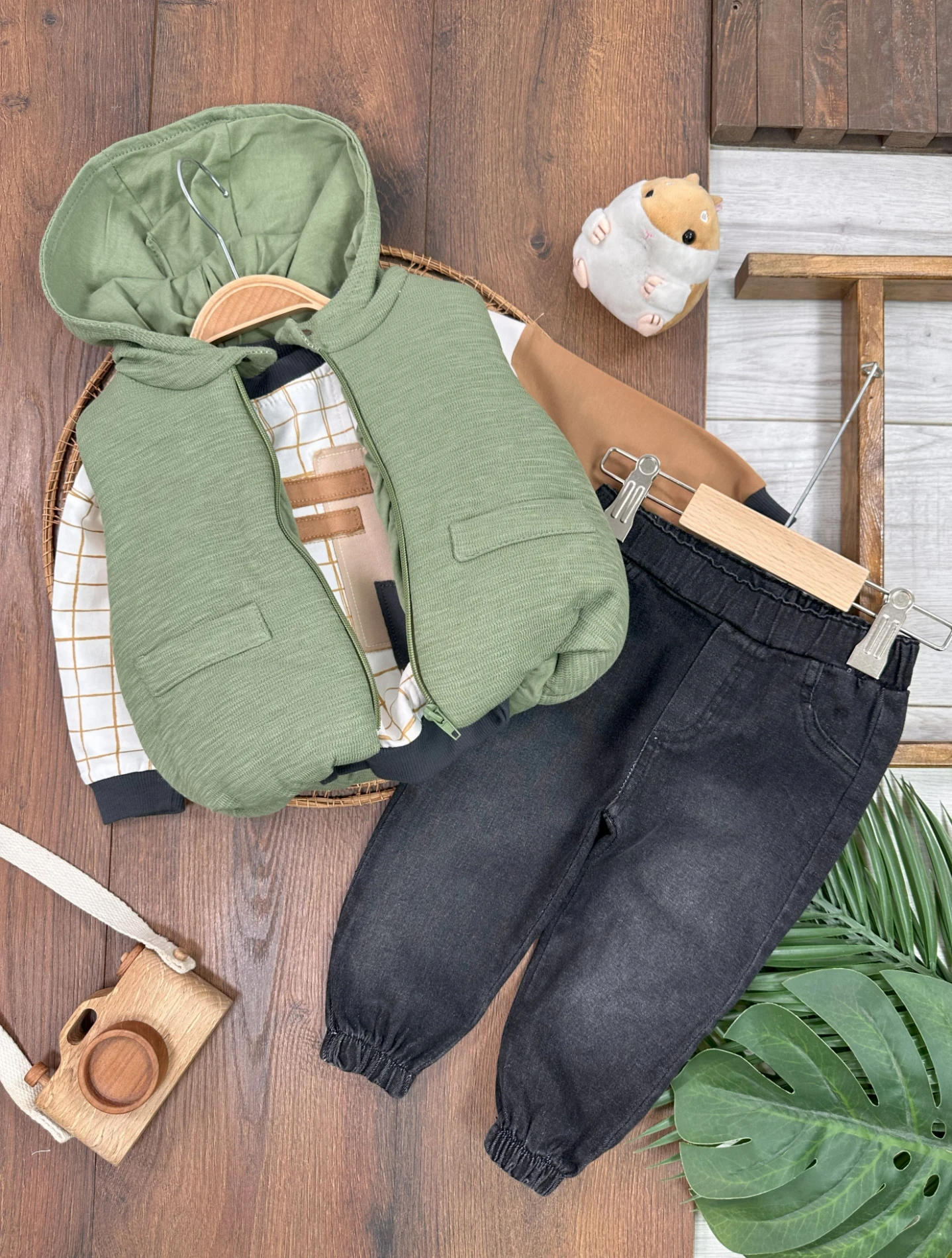 Şişme Yelek Kapüşonlu Fermuarlı Ekose Sweatshirt Likralı Kot Pantolon 3lü Erkek Bebek Takım