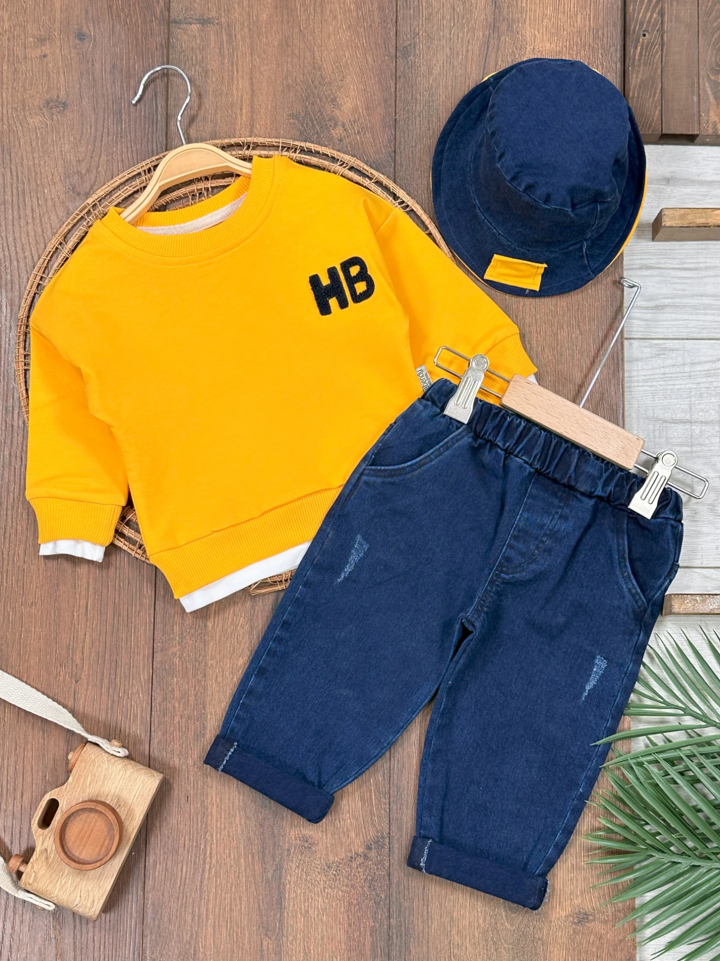 Likralı Kot Pantolon Çift Taraflı Şapka NakışlıSweatshirt 3lü Erkek Bebek/Çocuk Takım