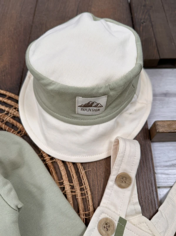 Çizgili Safari Şapkalı Omuzdan Çıtçıtlı Sweatshirt Salopet 3lü Erkek Bebek Takım