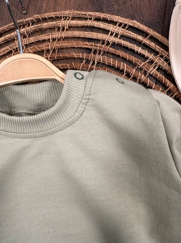 Çizgili Safari Şapkalı Omuzdan Çıtçıtlı Sweatshirt Salopet 3lü Erkek Bebek Takım