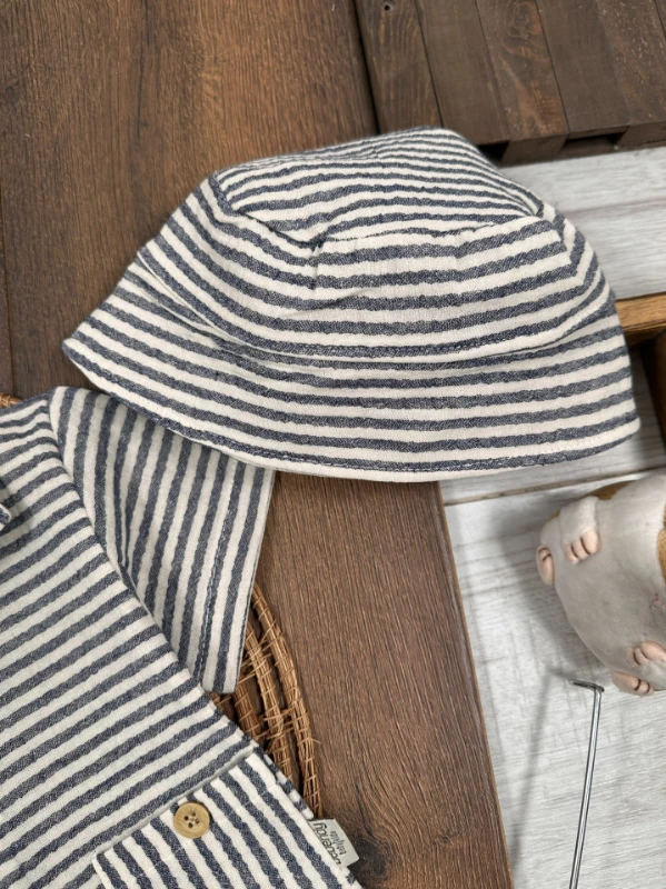 Müslin Çizgili Safari Şapkalı Düğmeli Cep Detaylı Şortlu Yazlık Erkek Bebek Takım - SÜTLÜ KAHVE