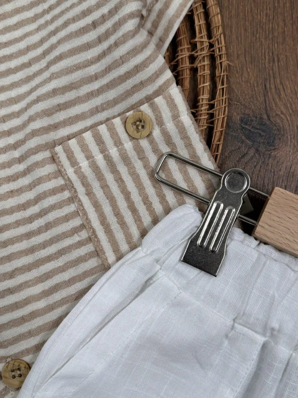 Müslin Çizgili Safari Şapkalı Düğmeli Cep Detaylı Şortlu Yazlık Erkek Bebek Takım - SÜTLÜ KAHVE