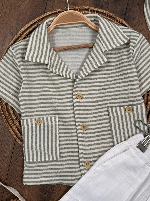 Müslin Çizgili Safari Şapkalı Düğmeli Cep Detaylı Şortlu Yazlık Erkek Bebek Takım - SÜTLÜ KAHVE