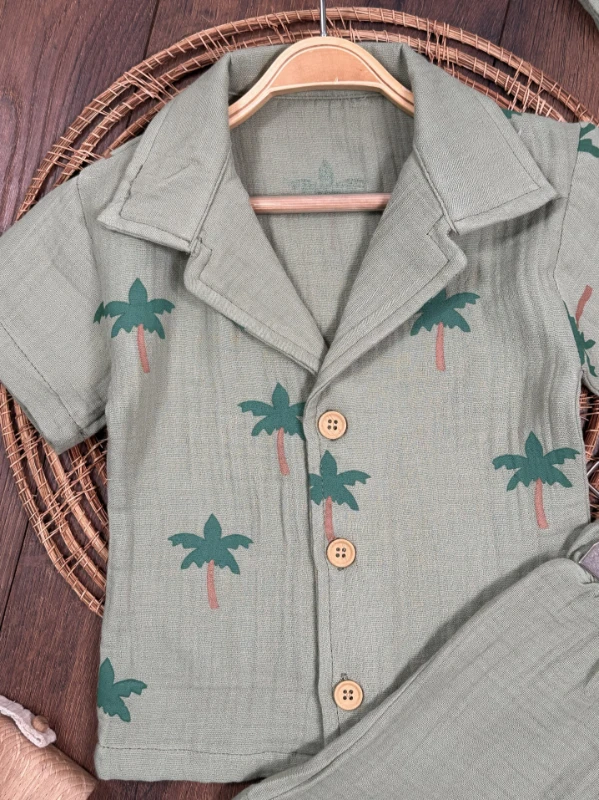 Müslin Palmiye Baskılı Safari Şapkalı Düğmeli Şortlu Yazlık Erkek Bebek/Çocuk Takım - YEŞİL