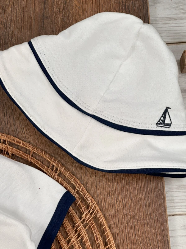 Yelken Nakışlı Şapkalı Çıtçıtlı Yazlık Erkek Bebek Tulum - BEYAZ