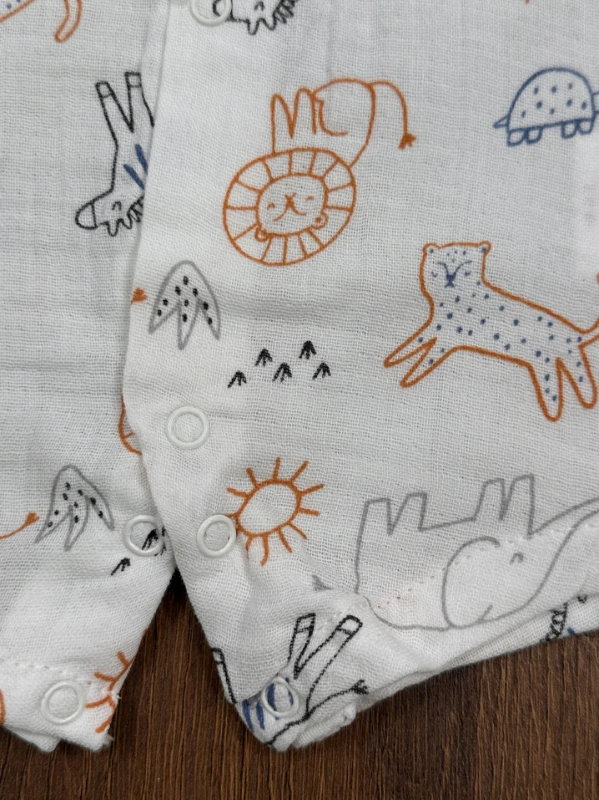 Müslin Safari Baskılı Çıtçıtlı Yazlık 3lü Yenidoğan Erkek Bebek Tulum Set - KARIŞIK